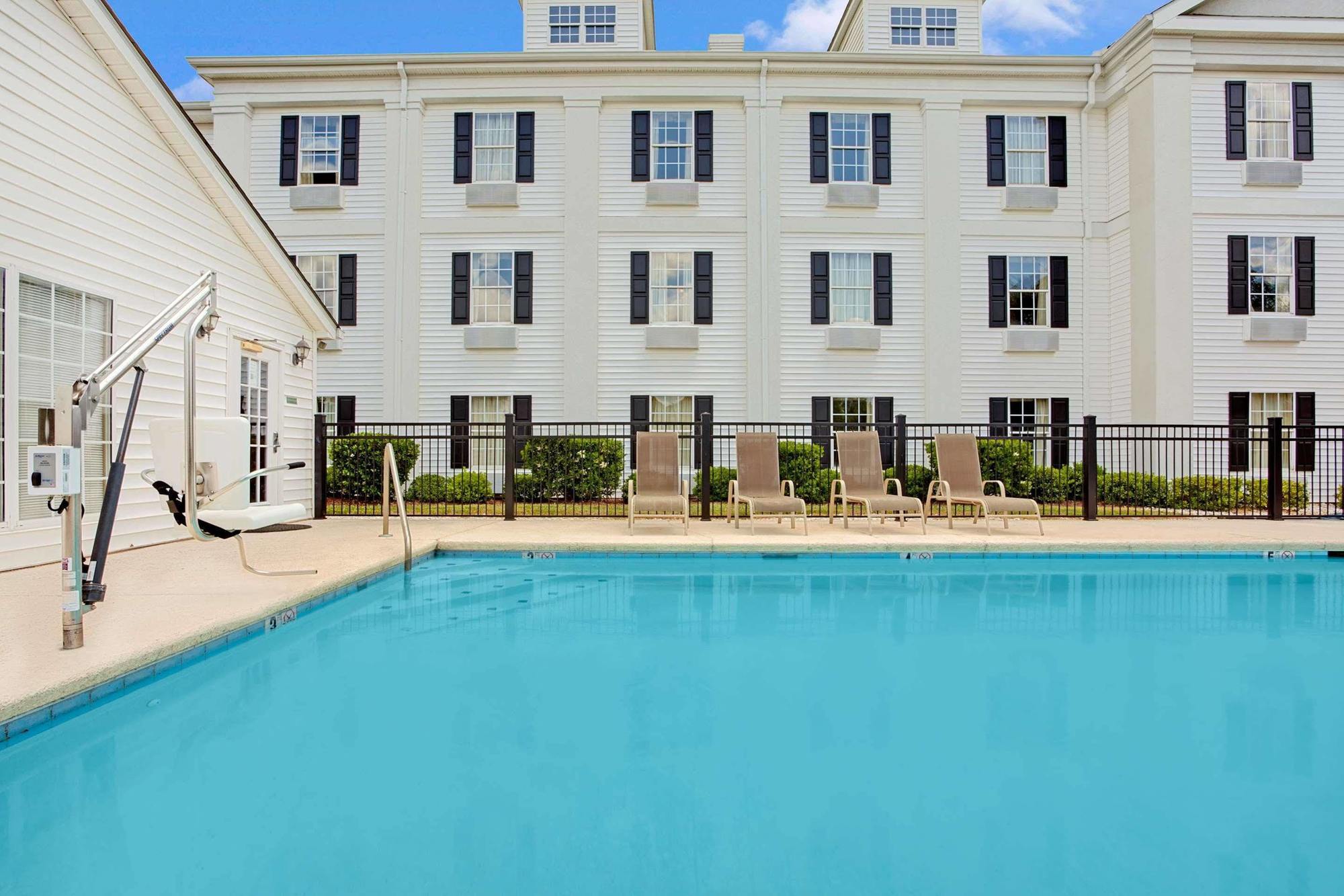 Baymont By Wyndham Pearl Hotel Luaran gambar